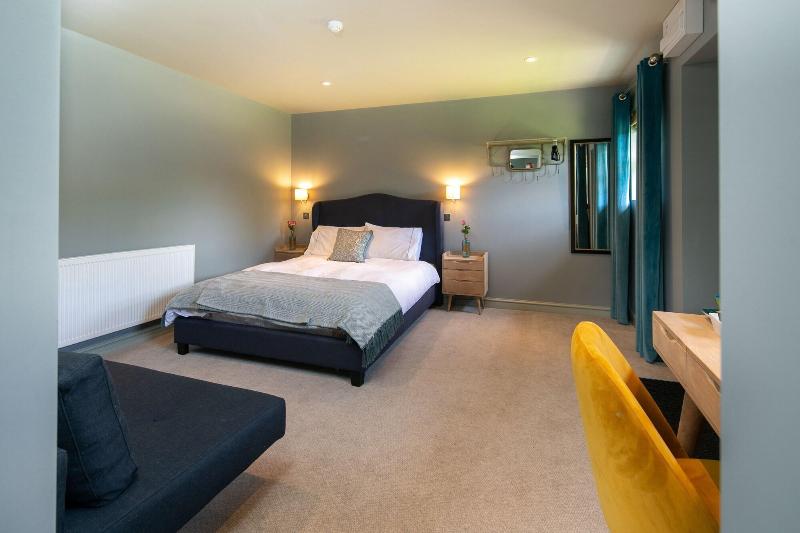 The Cowdray Arms image