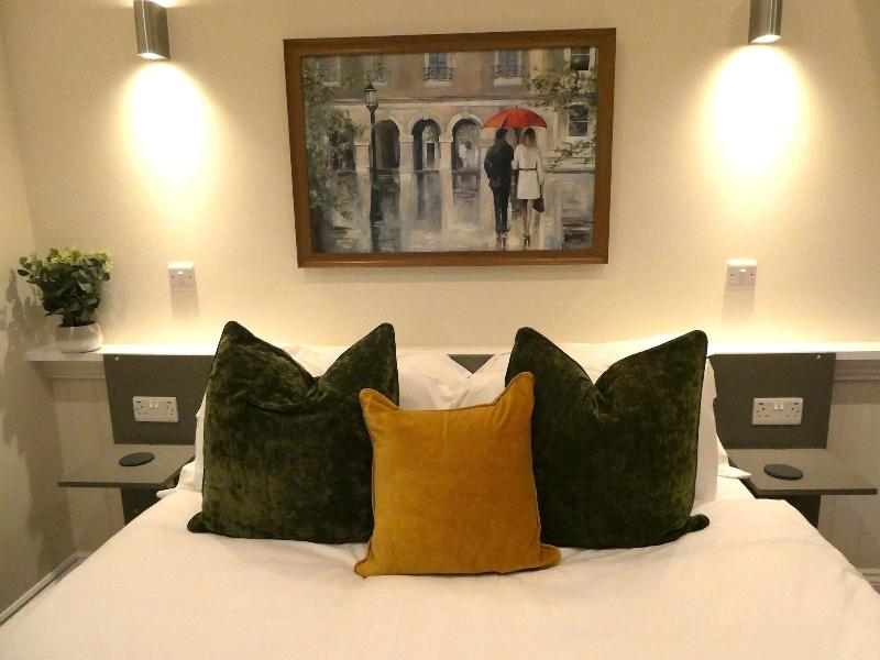 The Frocester George image