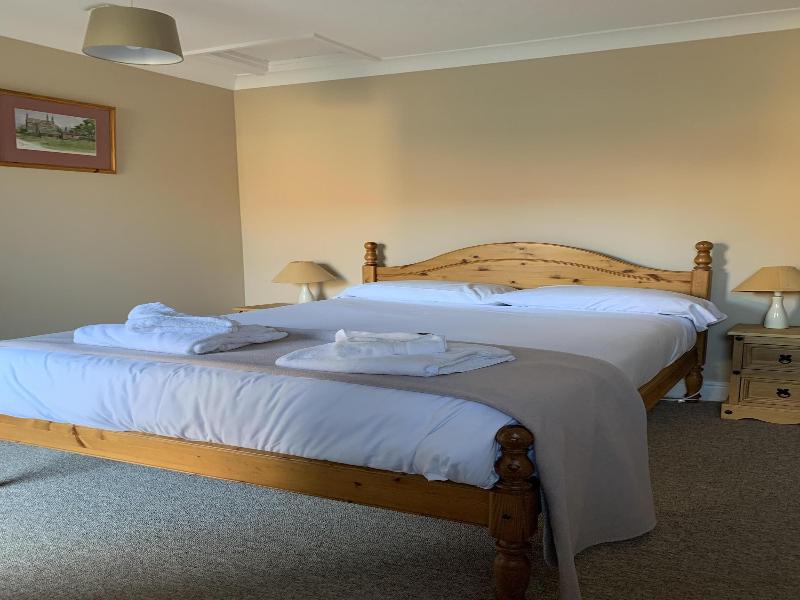 Lakeside Lodge Golf And Country Club image