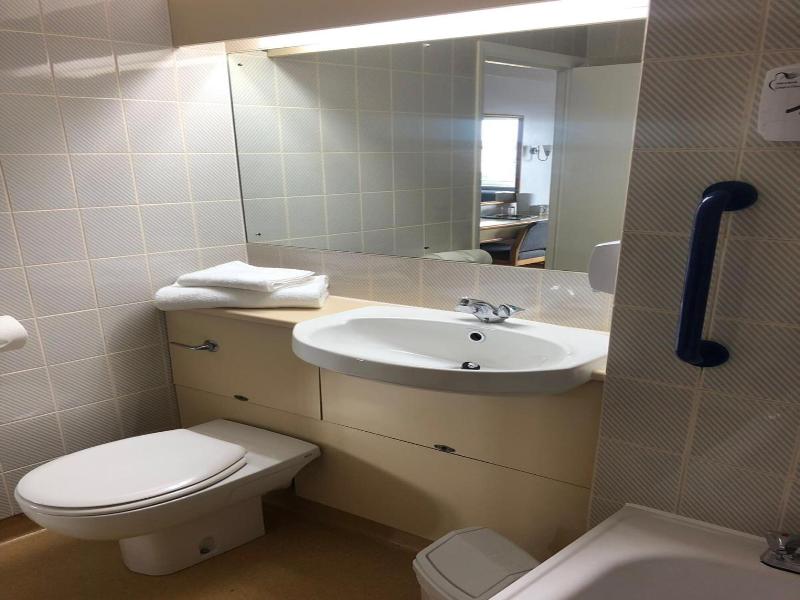 Redwings Lodge Uppingham image