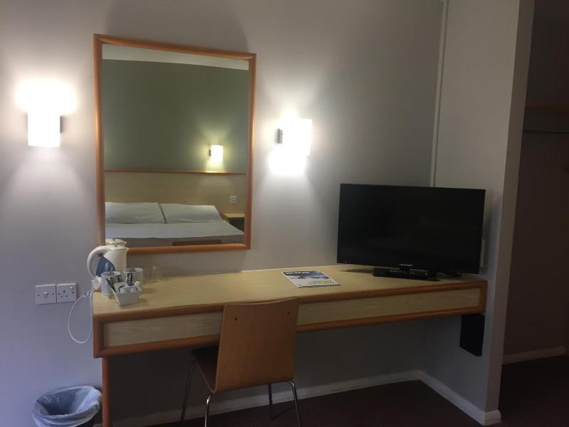 Redwings Lodge Uppingham image