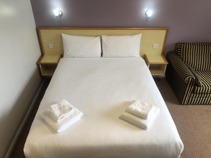 Redwings Lodge Uppingham image