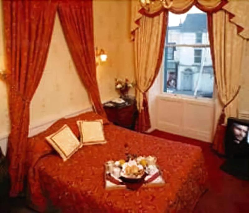 Greville Arms Hotel image