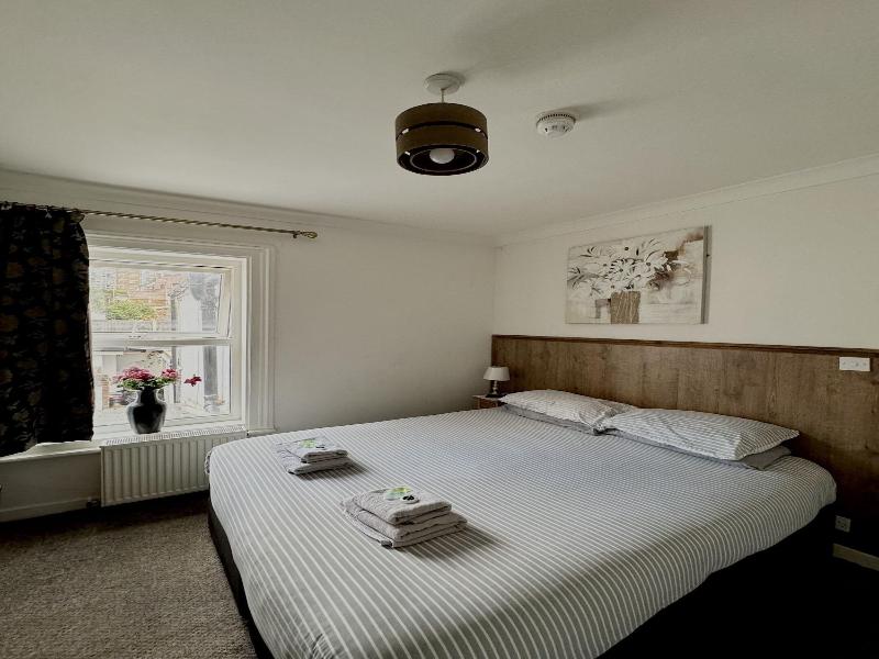 Riverside Hotel Bed And Breakfast