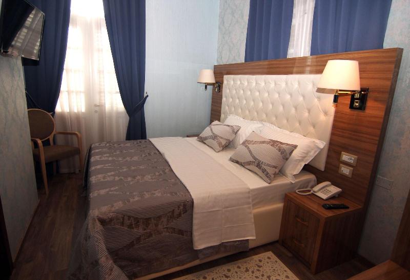 Hotel Boutique Restorant Gloria image