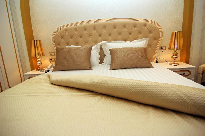 Hotel Boutique Restorant Gloria image