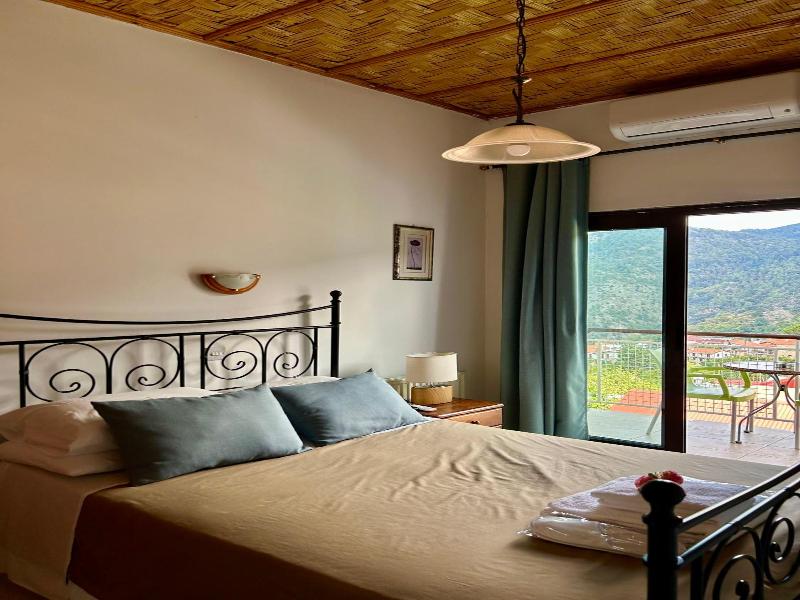 Two Flowers Hotel image