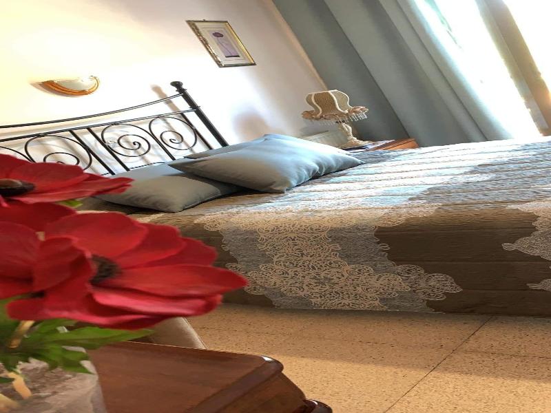 Two Flowers Hotel image