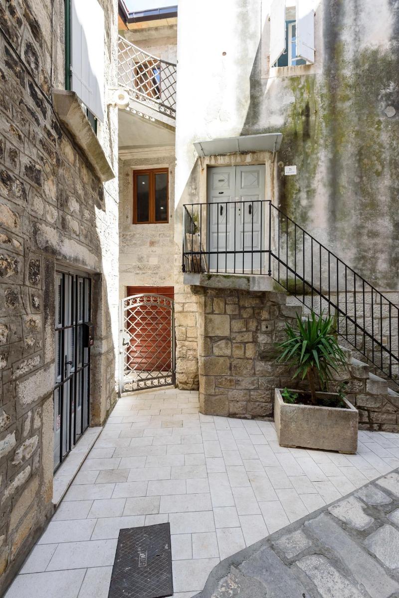 Villa Kudelik - Stone Story image