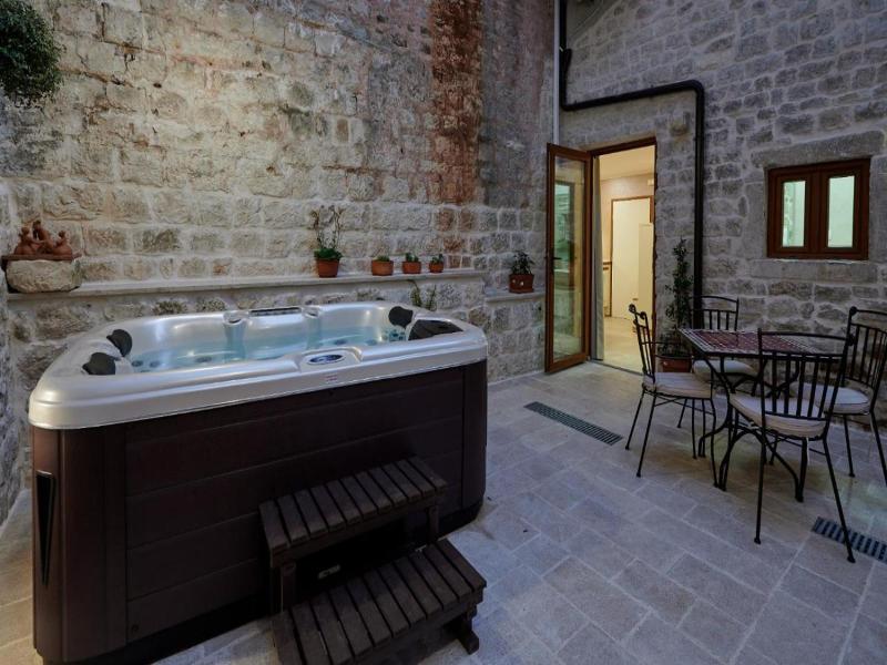 Villa Kudelik - Stone Story image