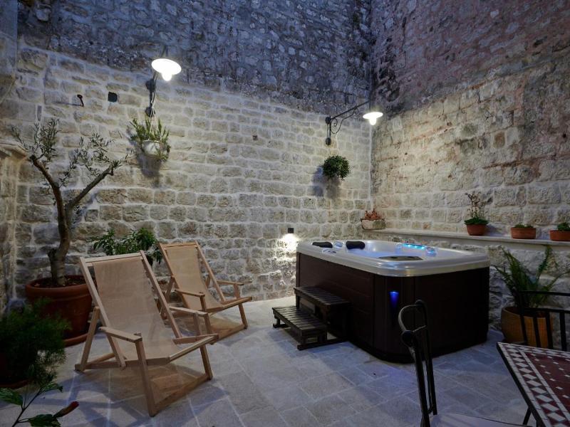 Villa Kudelik - Stone Story image