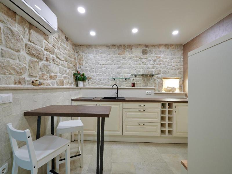 Villa Kudelik - Stone Story image