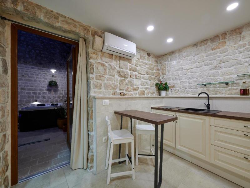 Villa Kudelik - Stone Story image