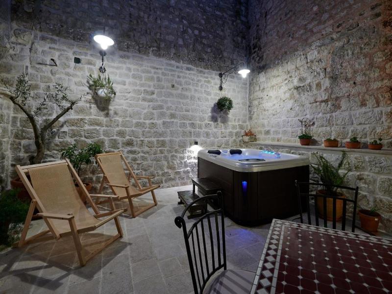 Villa Kudelik - Stone Story image