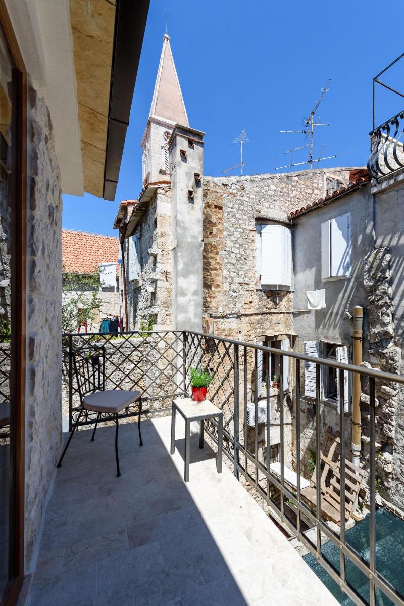 Villa Kudelik - Stone Story image