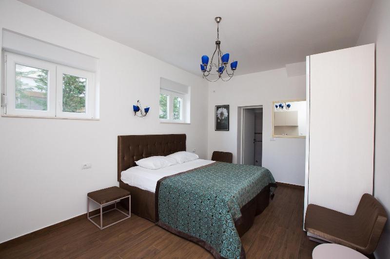Aida Apartments And Rooms image