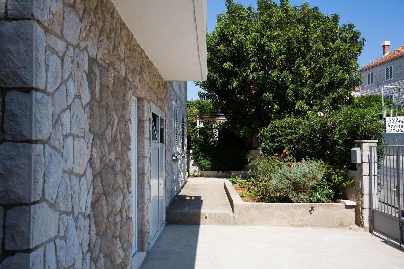 Aida Apartments And Rooms image