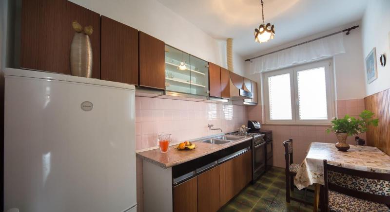 Aida Apartments And Rooms image