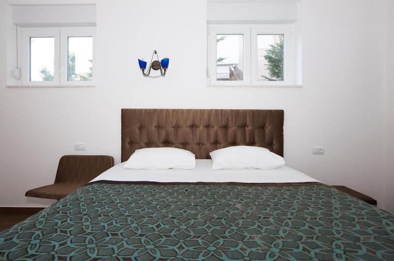 Aida Apartments And Rooms image