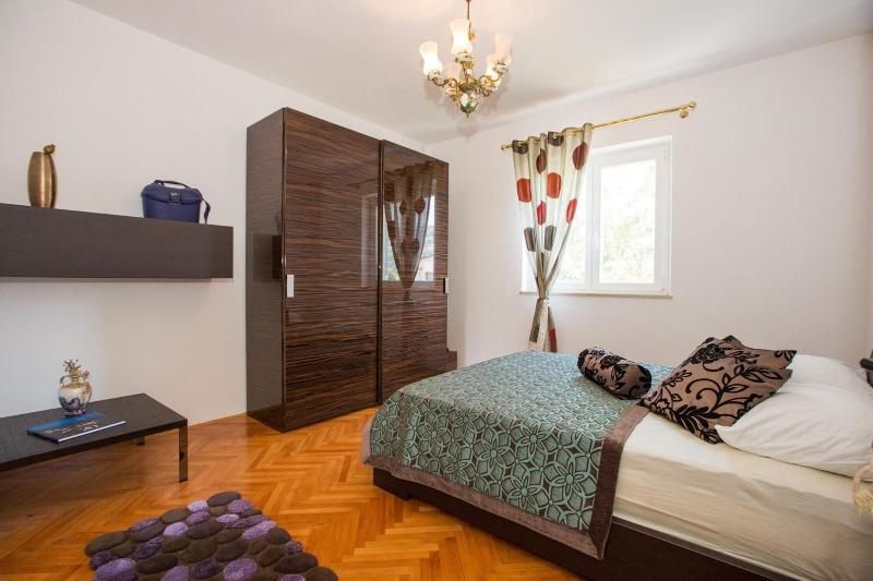 Aida Apartments And Rooms image