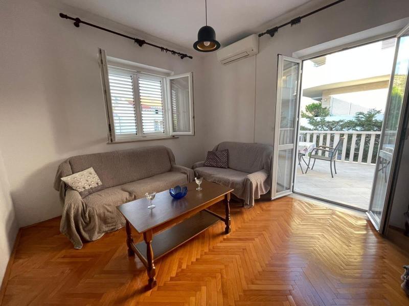 Aida Apartments And Rooms image