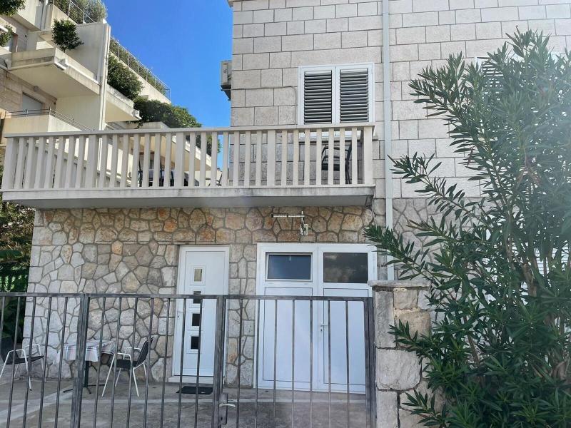 Aida Apartments And Rooms image