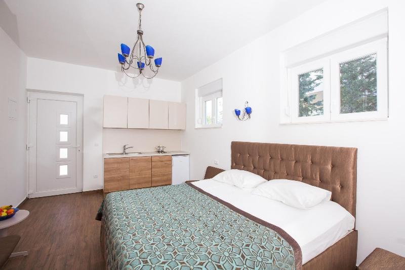 Aida Apartments And Rooms image