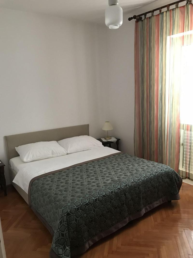 Aida Apartments And Rooms image