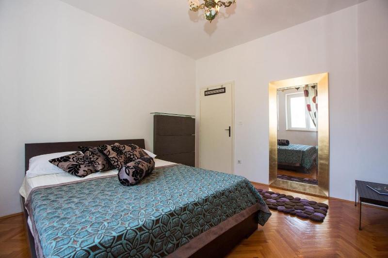 Aida Apartments And Rooms image