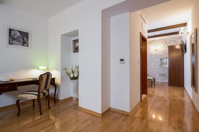Priska Luxury Rooms image