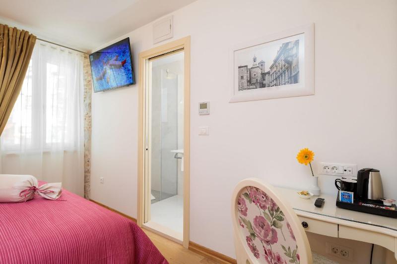 Priska Luxury Rooms image