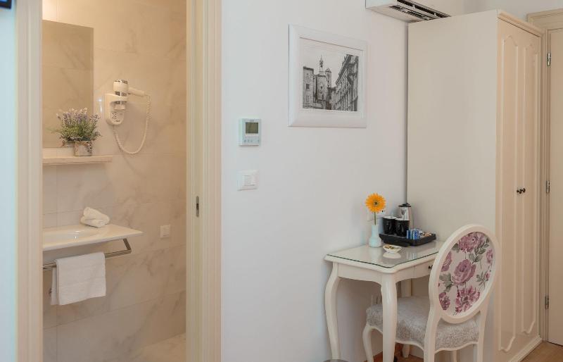 Priska Luxury Rooms image