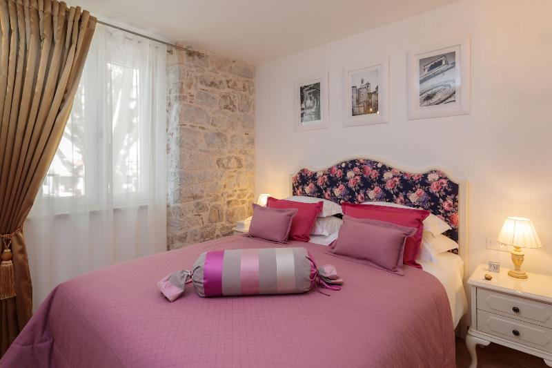 Priska Luxury Rooms image