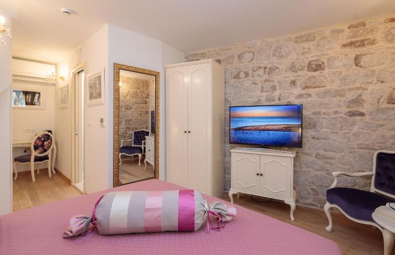 Priska Luxury Rooms image