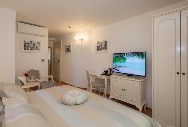 Priska Luxury Rooms image