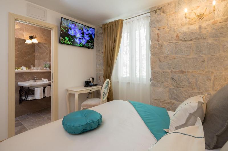 Priska Luxury Rooms image