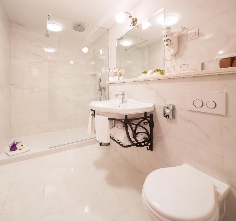 Priska Luxury Rooms image