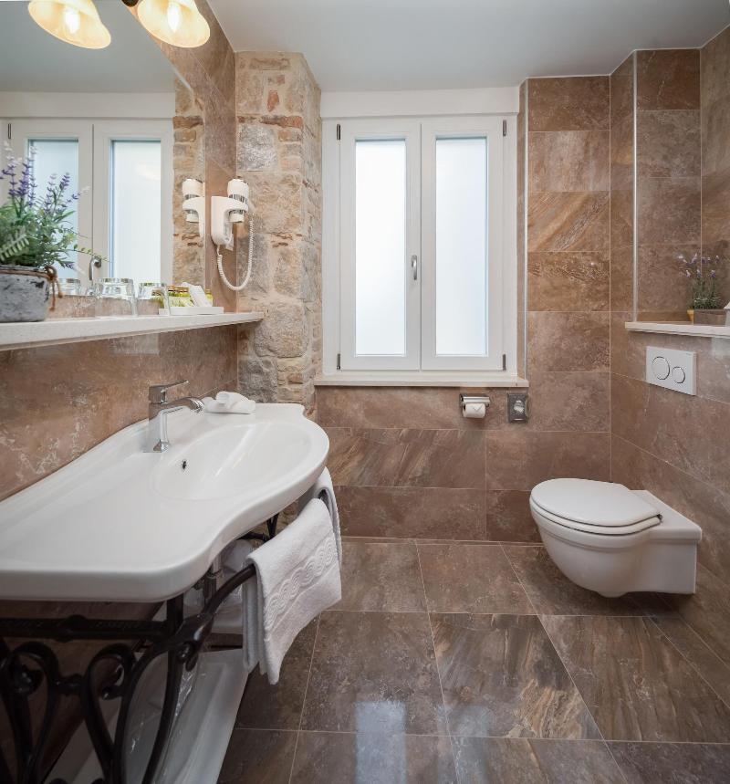 Priska Luxury Rooms image