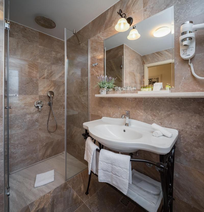 Priska Luxury Rooms image