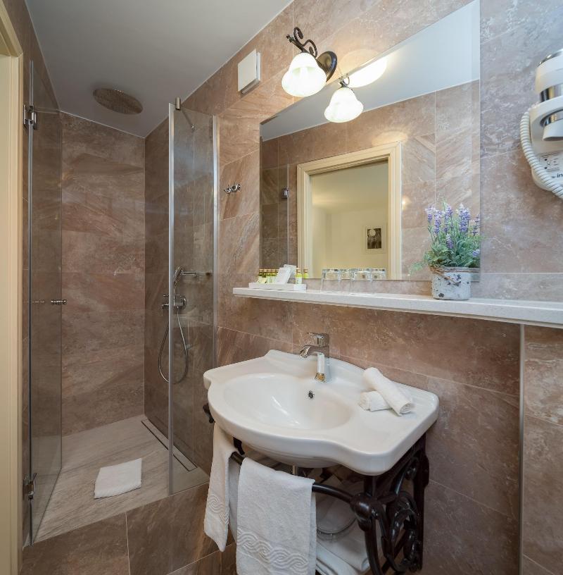 Priska Luxury Rooms image