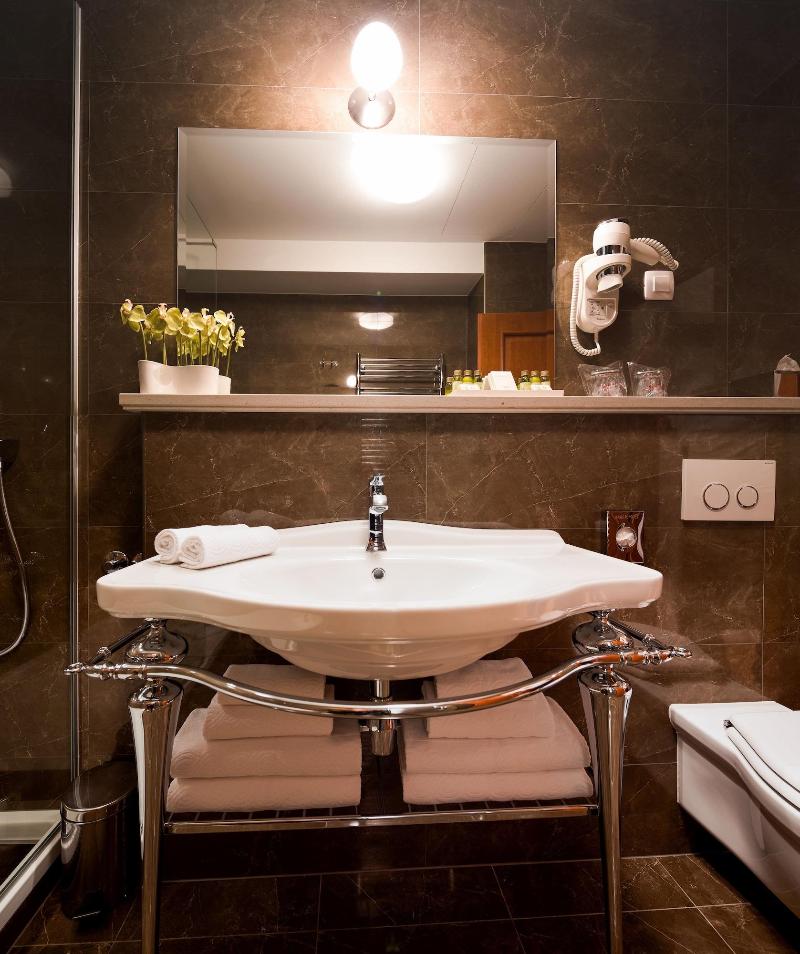 Priska Luxury Rooms image