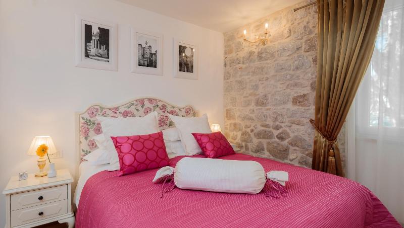 Priska Luxury Rooms image