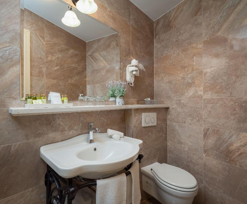 Priska Luxury Rooms image