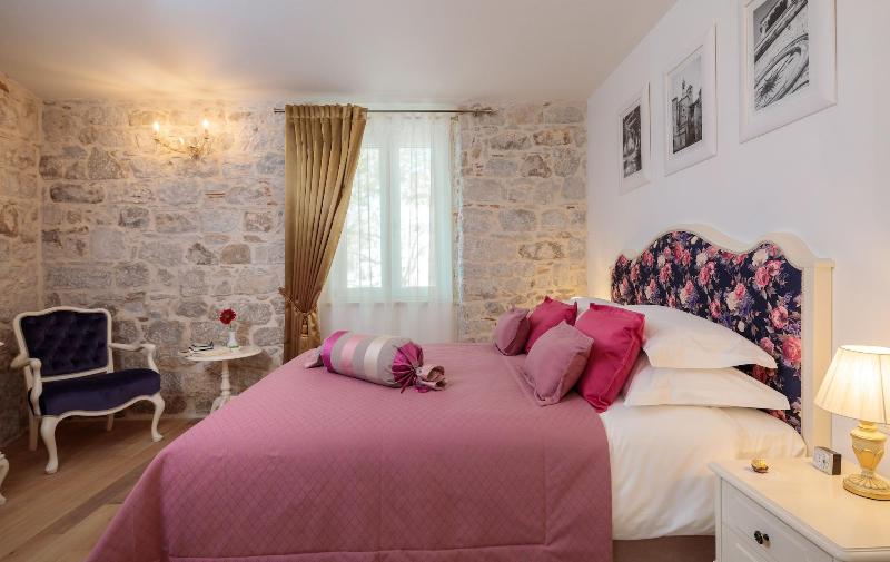 Priska Luxury Rooms image
