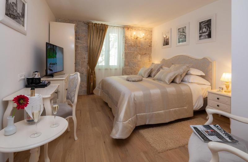 Priska Luxury Rooms image