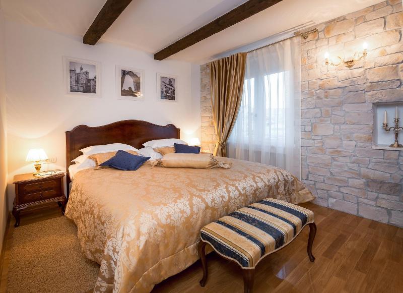 Priska Luxury Rooms image