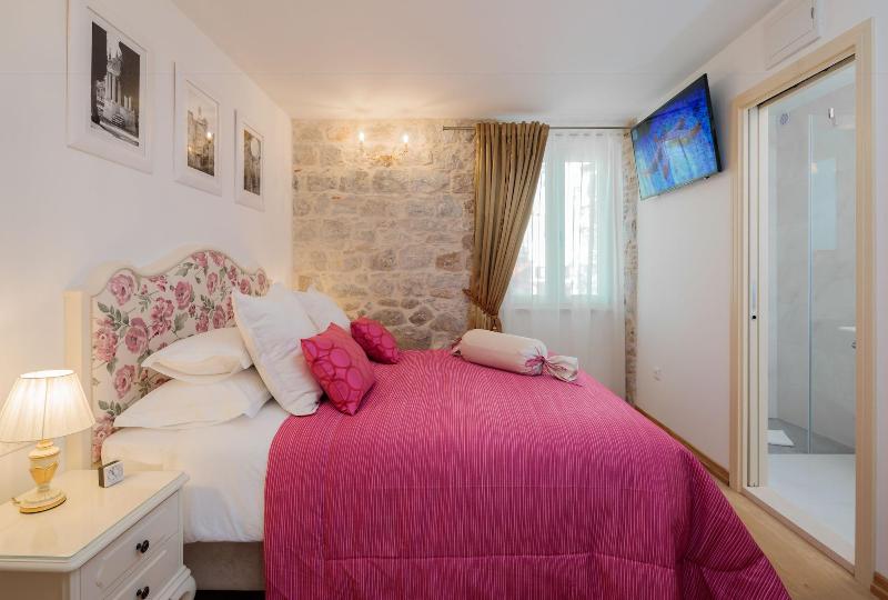 Priska Luxury Rooms image