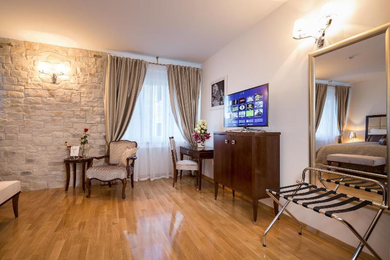 Priska Luxury Rooms image
