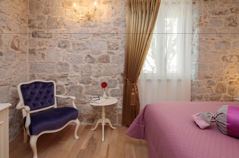 Priska Luxury Rooms image