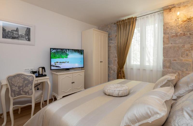 Priska Luxury Rooms image